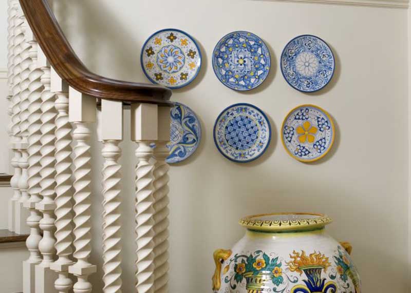 Đĩa sứ trang trí | Sử dụng đĩa sứ để trang trí nhà cửa như thế nào?