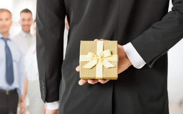 Quà tặng cho công nhân viên – Nơi cung cấp quà tết cho nhân viên?