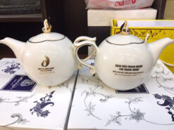 Bộ trà 0.7 L - Mẫu Đơn IFP - Chỉ Vàng in logo CVG Shark Group